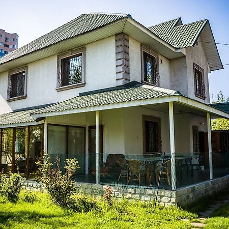 "European" Backpackers Hostel In Almatý Exterior foto